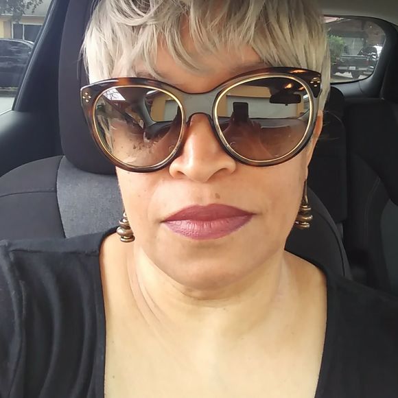 Meet your Posher, Shelley - Picture 1 of 1